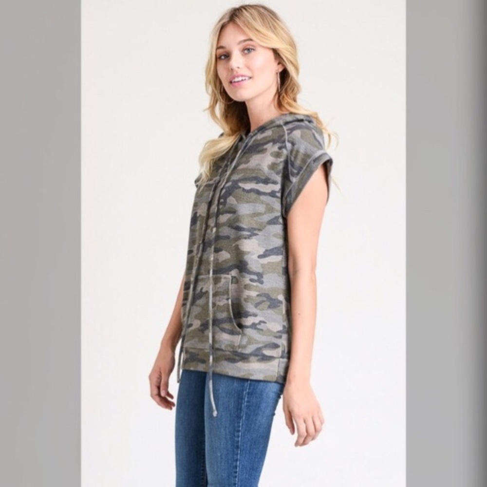 First Love French Terry Short Sleeved Pullover Hoodie in Camo, Sz. S